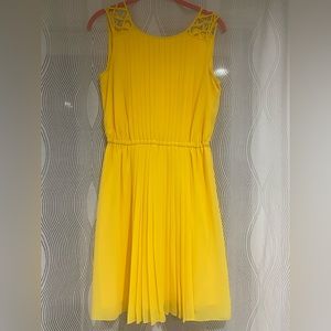 Jessica Simpson - Canary yellow flowy dress